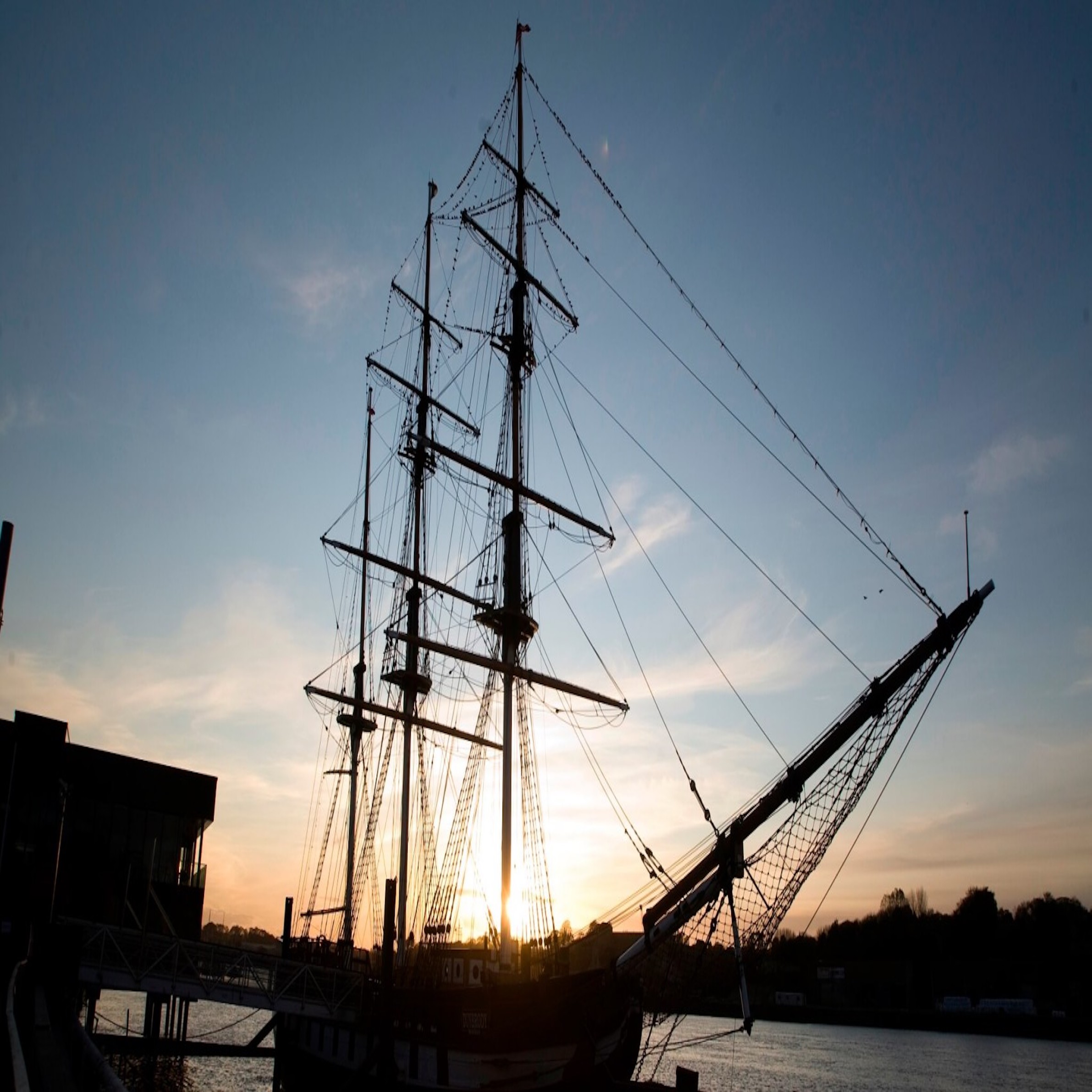 Dunbrody Famine Ship logo